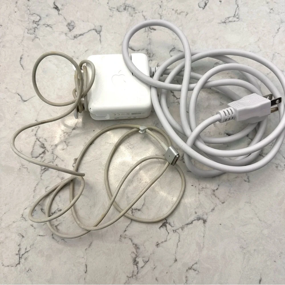 Apple MagSafe 85W AC Adapter For Macbook and Macbook Pro A1222